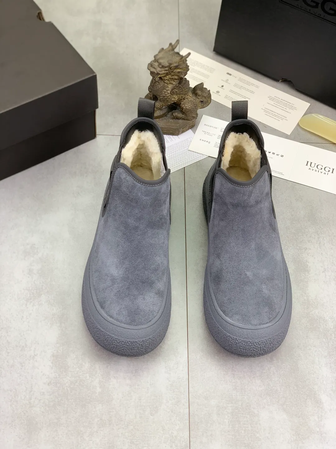 Men's men's shoes 💰P560 New arrival 🆕🆕🆕 IUGGI A pair of handsome Martin boots that want to be "welded" to the feet. Sheep fur lining is comfortable and warm. The anti-slip performance is even better. Matte cowhide with super comfortable stretch velvet. ➕Fine handmade stitching to keep your feet from freezing in the winter. Must be arranged! Perfectly interpreting the essence of Chelsea, trendy and fashionable, casual and versatile. Size: 39-44